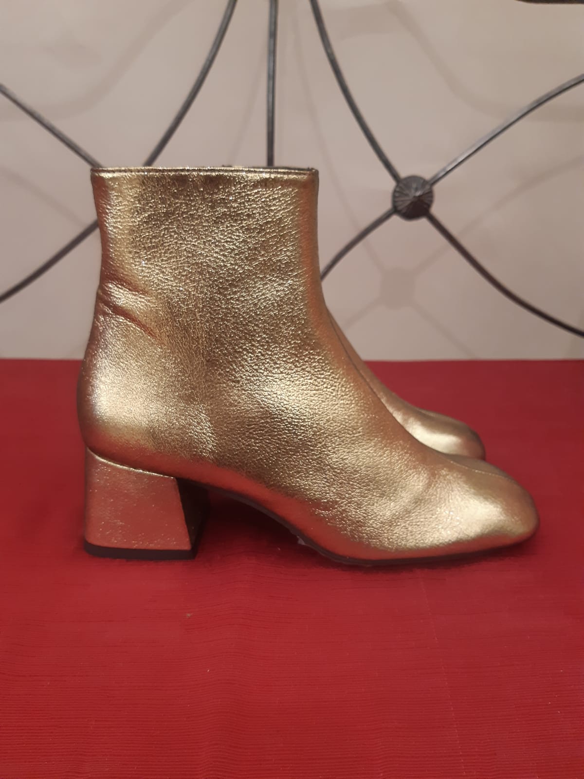 Gaia De Simone stivaletto oro